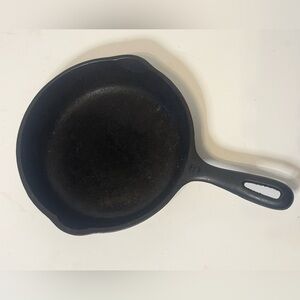 Vintage Wagner Ware  # No 5 Unmarked Cast Iron 8 inch Skillet Made In The USA 8”